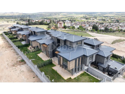 Dört Mevsim Sitesinde 5+1 Satılık Muhteşem Villa